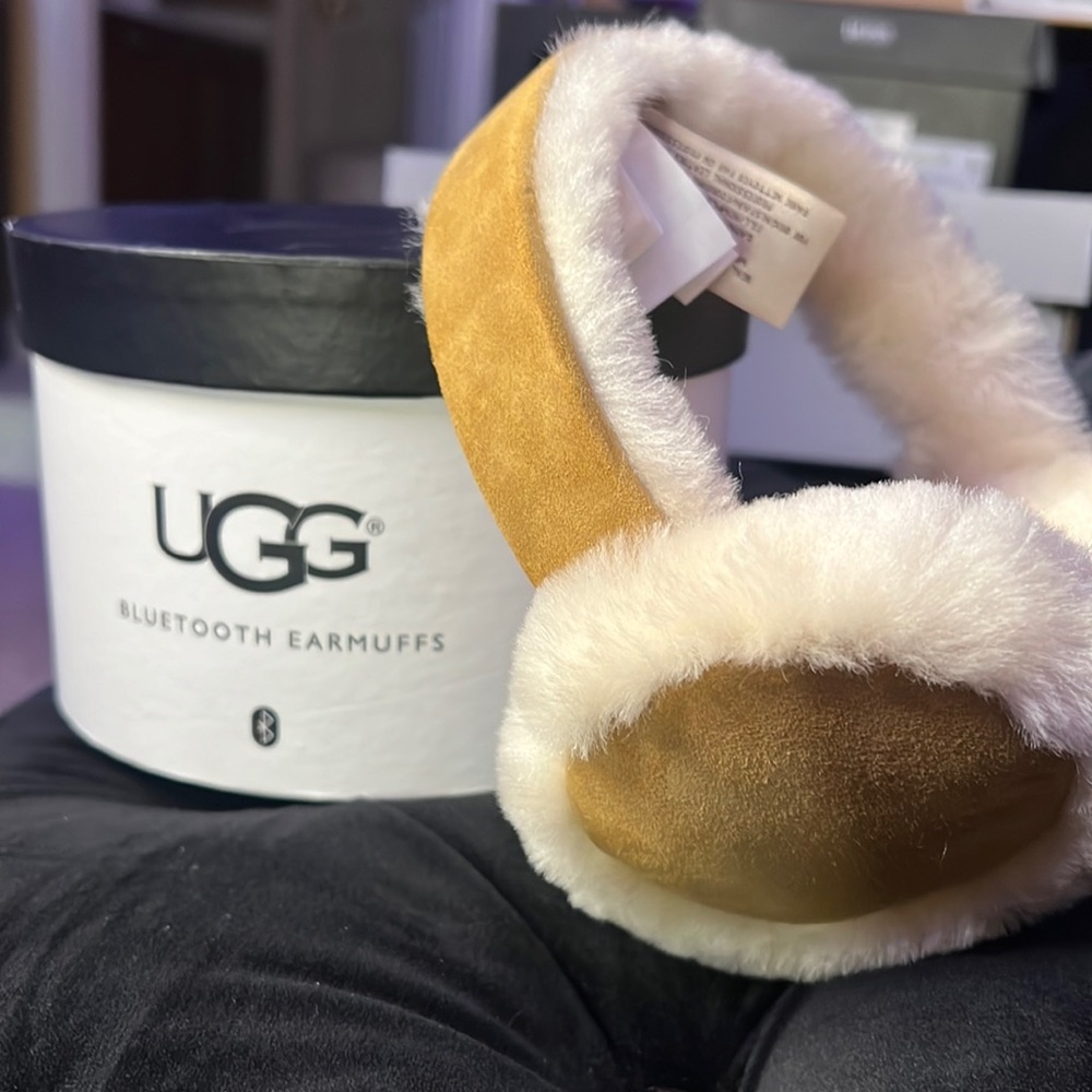 UGG BLUETOOTH EARMUFFS 🎧